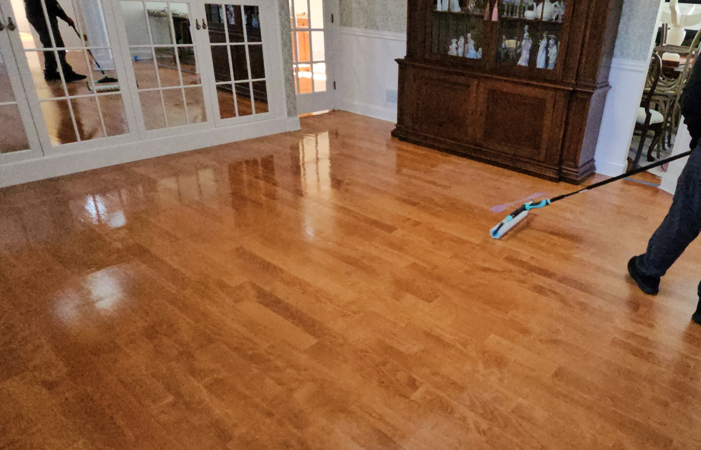 Professional Hard Wood Floor Refinishing Cleaning